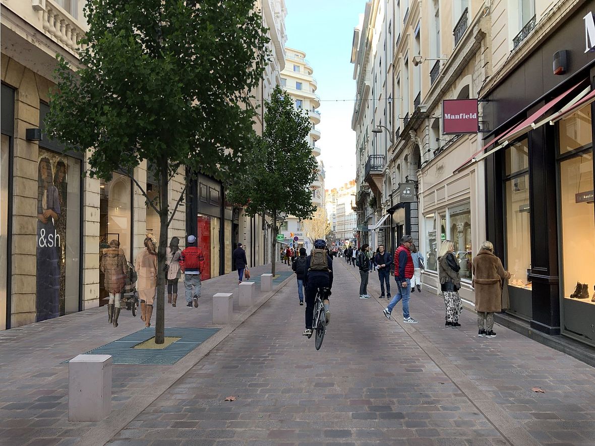 Perspective de la rue Zola à Lyon devenue piétonne